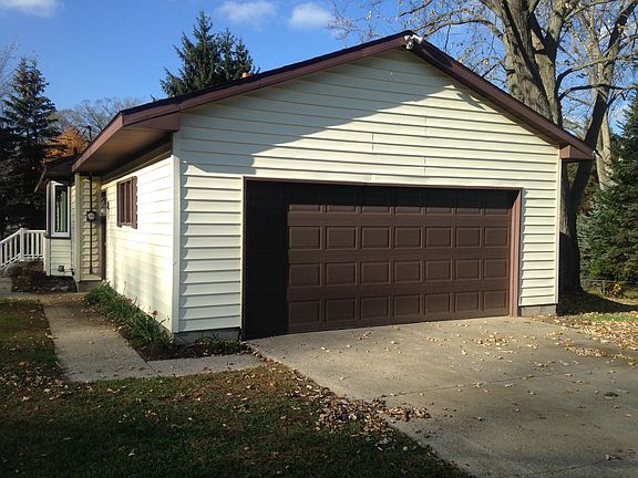 3rd image of 2653 Wabash Dr NE