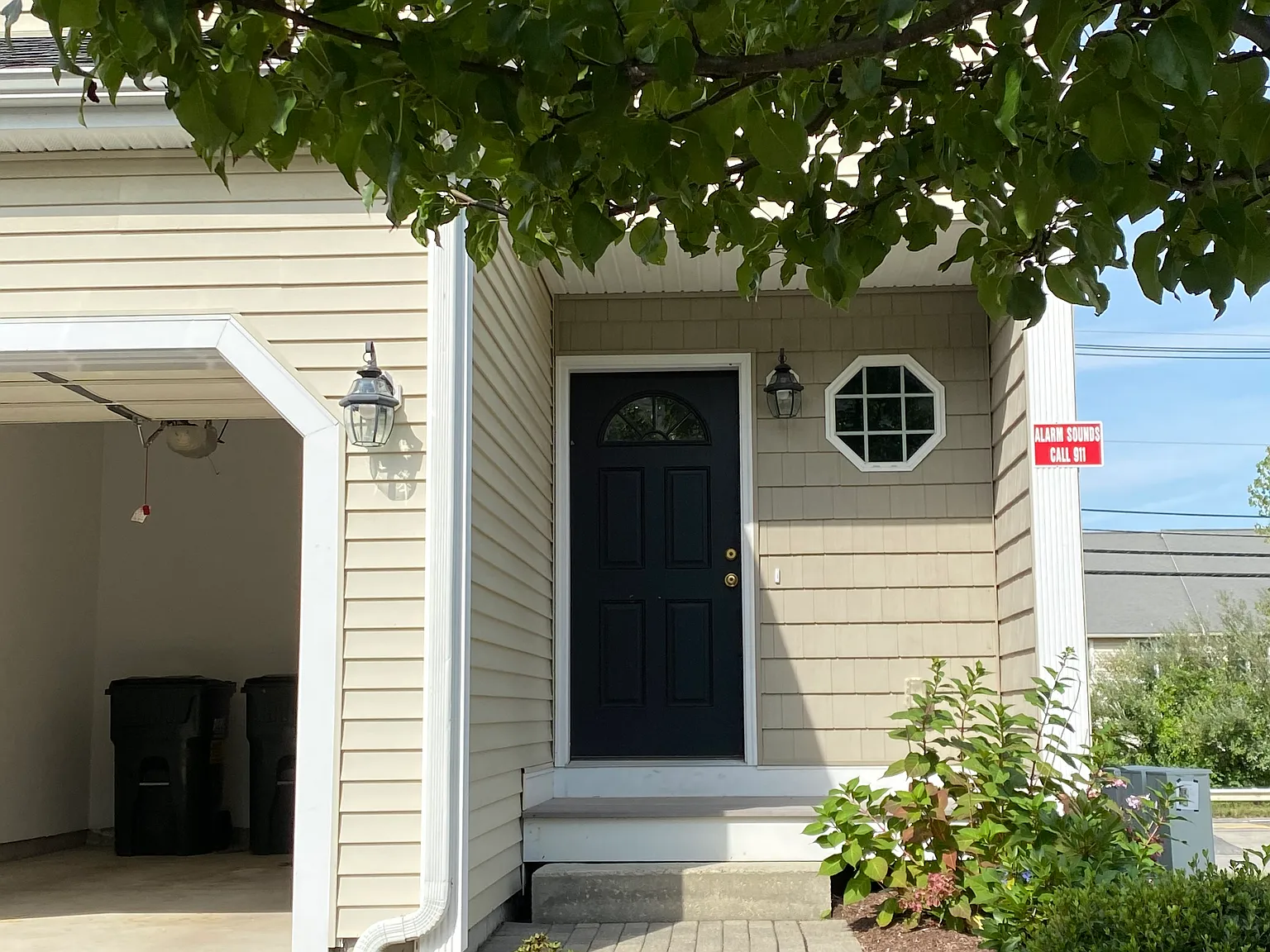 2 bed, 2.5 bath, 1700 sqft, $2,900 — Photo 1