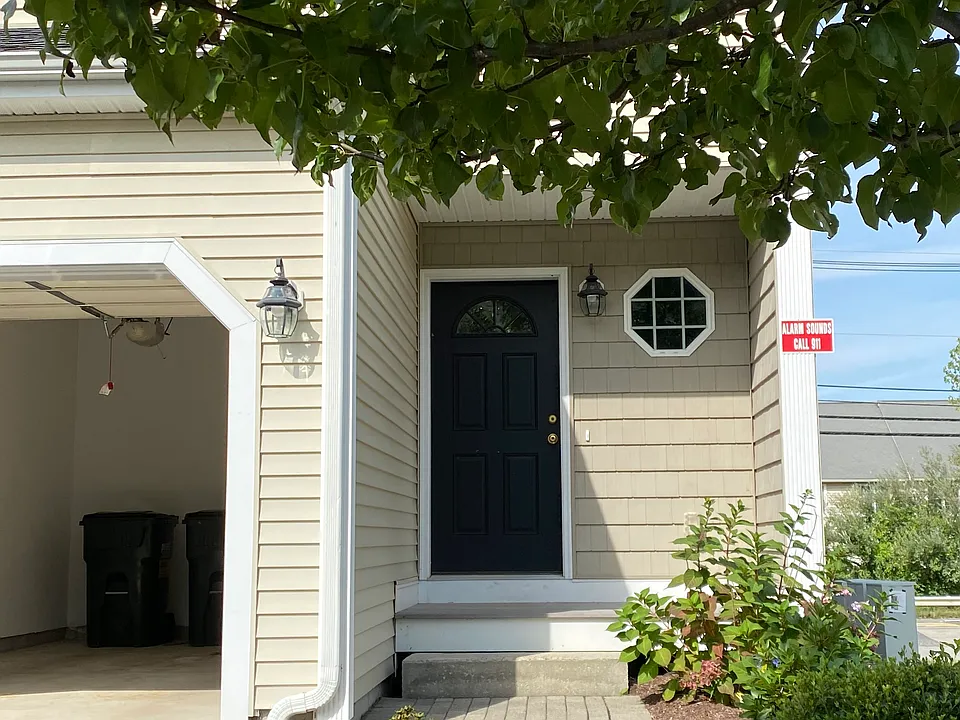 2 Juniper Ln