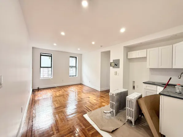 60 Clarkson Avenue image 6 of 8