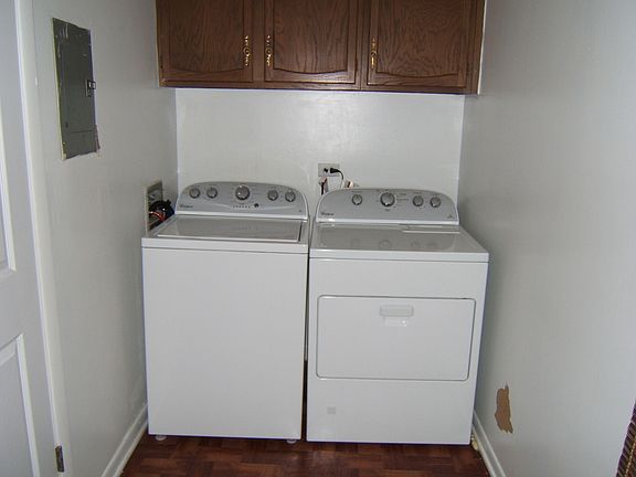 5th image of 46 Parliament Dr W #130