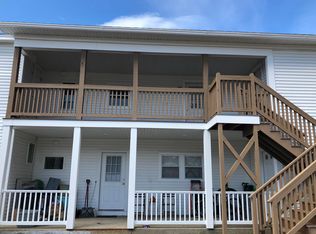 28 Railroad Ave APT D, Springvale, ME 04083