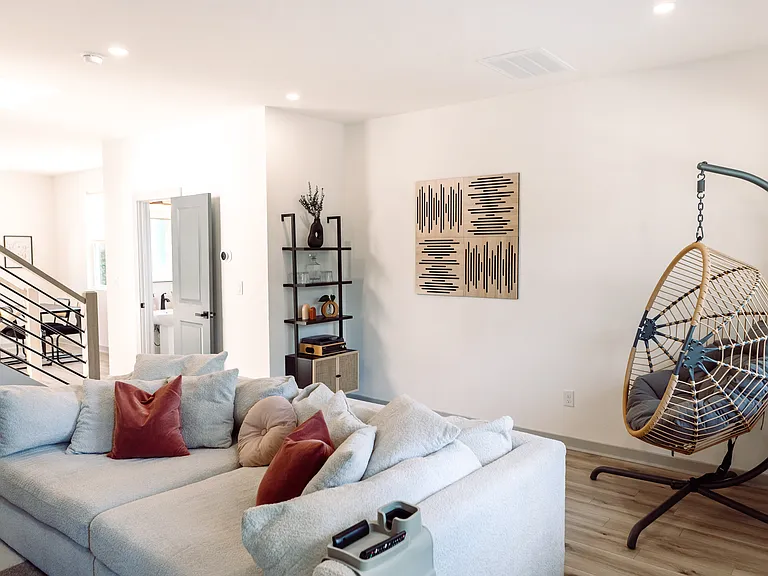 1107 Holland Ave — Photo 14