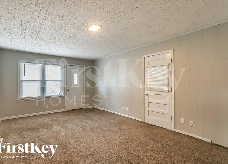 5915 Harvard Ave — Photo 3