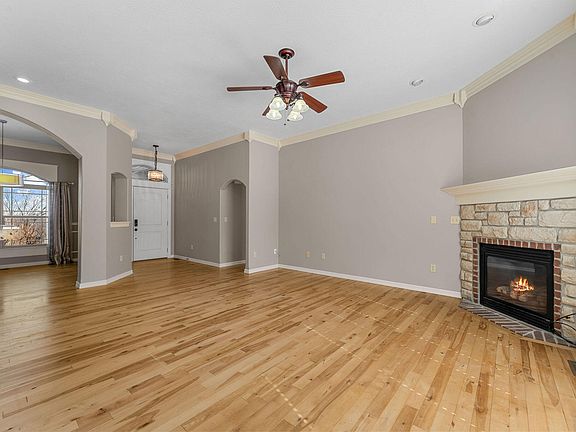 4th image of 181 White Oak Circle