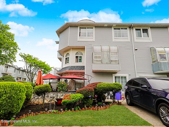 3rd image of 35 Country Dr E #82