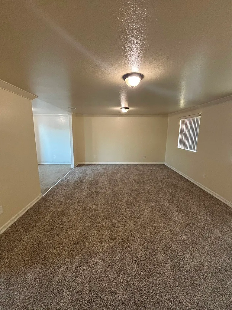 5 bed, 1742 sqft, $3,800 — Photo 2