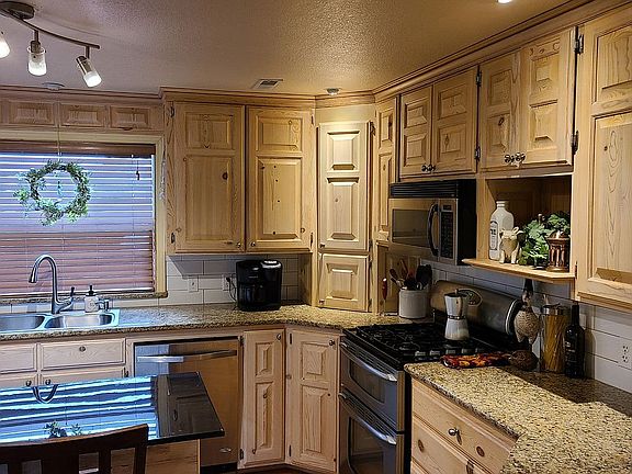Custom cabinets/Granite 