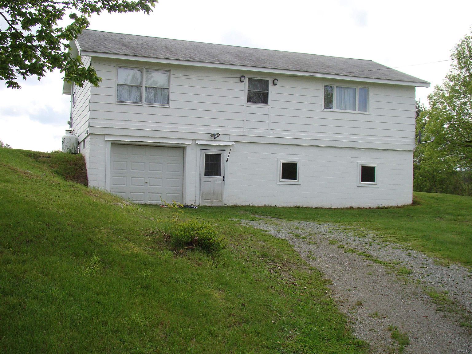 908 York Street Extension, Poultney, VT 05764 Zillow