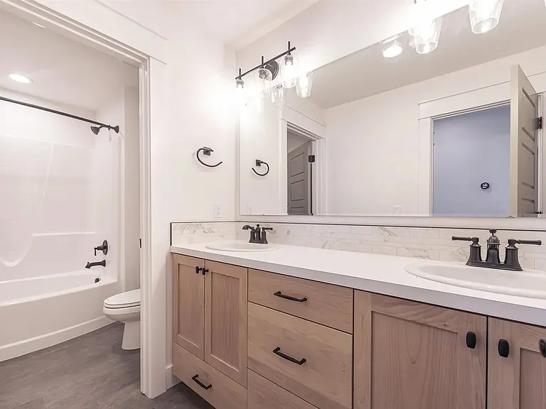 2203 E Hidcote St — Photo 13