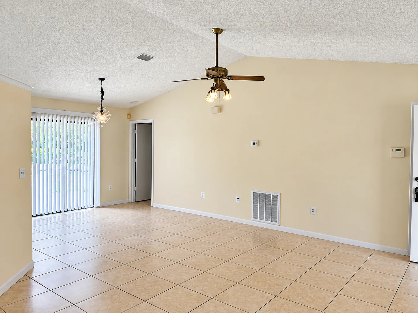 3 bed, 1056 sqft, $1,800 — Photo 4