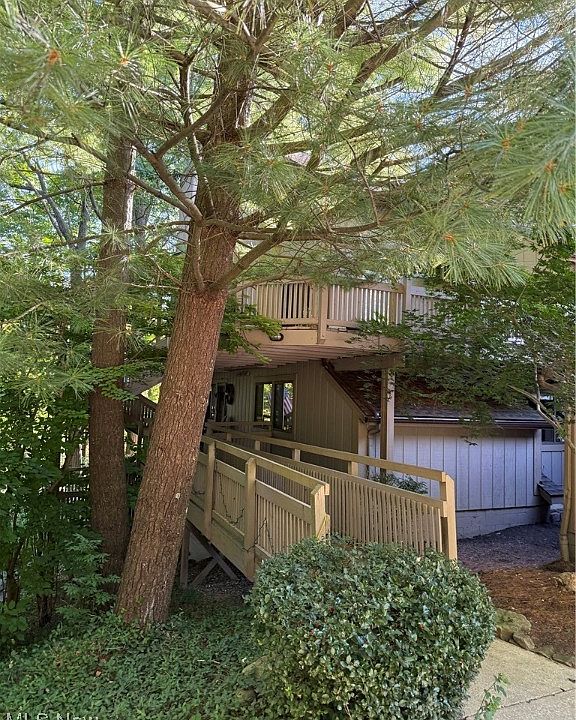 1st image of 595 Meredith Ln