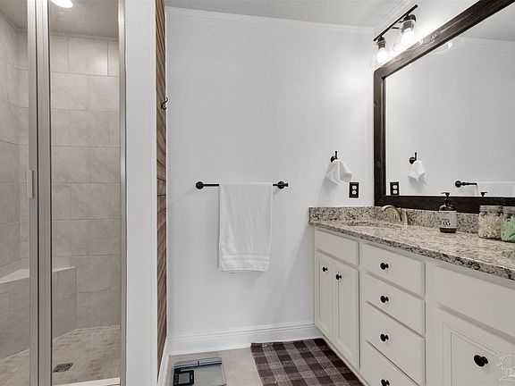 5th image of 212 S F St