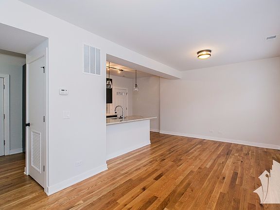2nd image of 2207 W Eastwood Ave 1n-floor 1