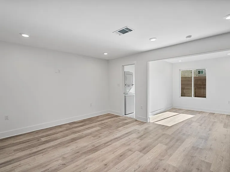 5014 San Jacinto St #106 — Photo 9