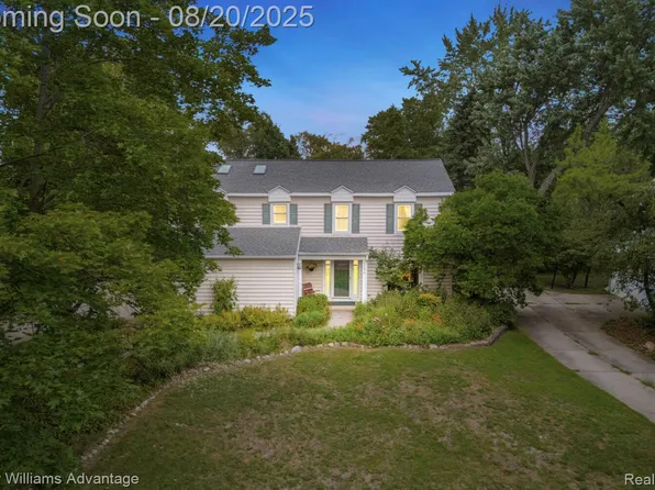 5594 Bayswater Rd, West Bloomfield, MI 48322