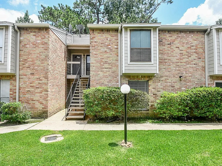 17331 Red Oak Dr #24 — Photo 1