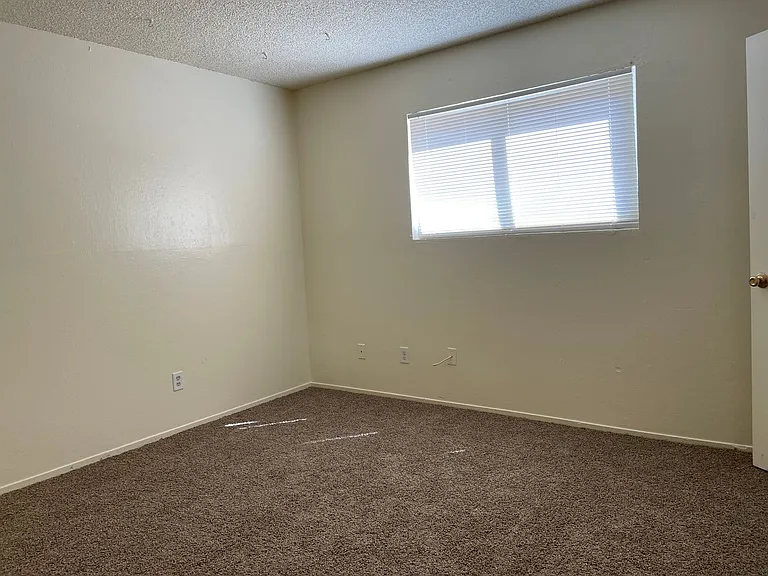 Ashlan, Clovis Dent 5 plex-Laundry - 857 — Photo 9