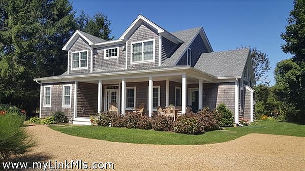 4 bedroom, 3.5 bath 2500 square foot home a short walk into town