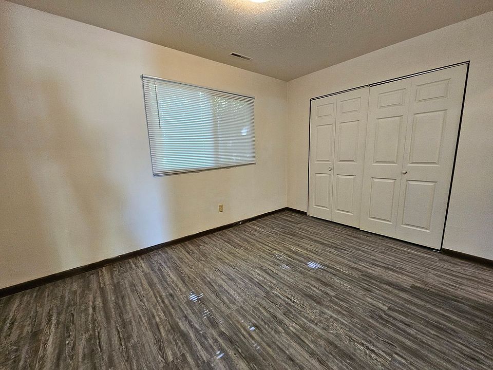 2nd image of 300 31st St NE APT I