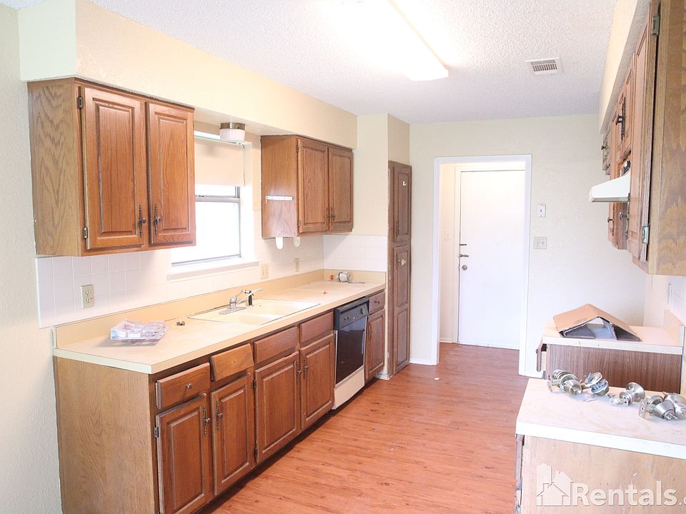 2nd image of 307 Myrtle Dr