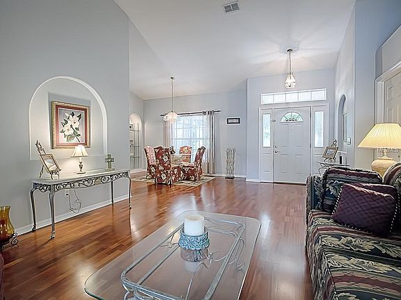 5th image of 851 Cumberland Cir