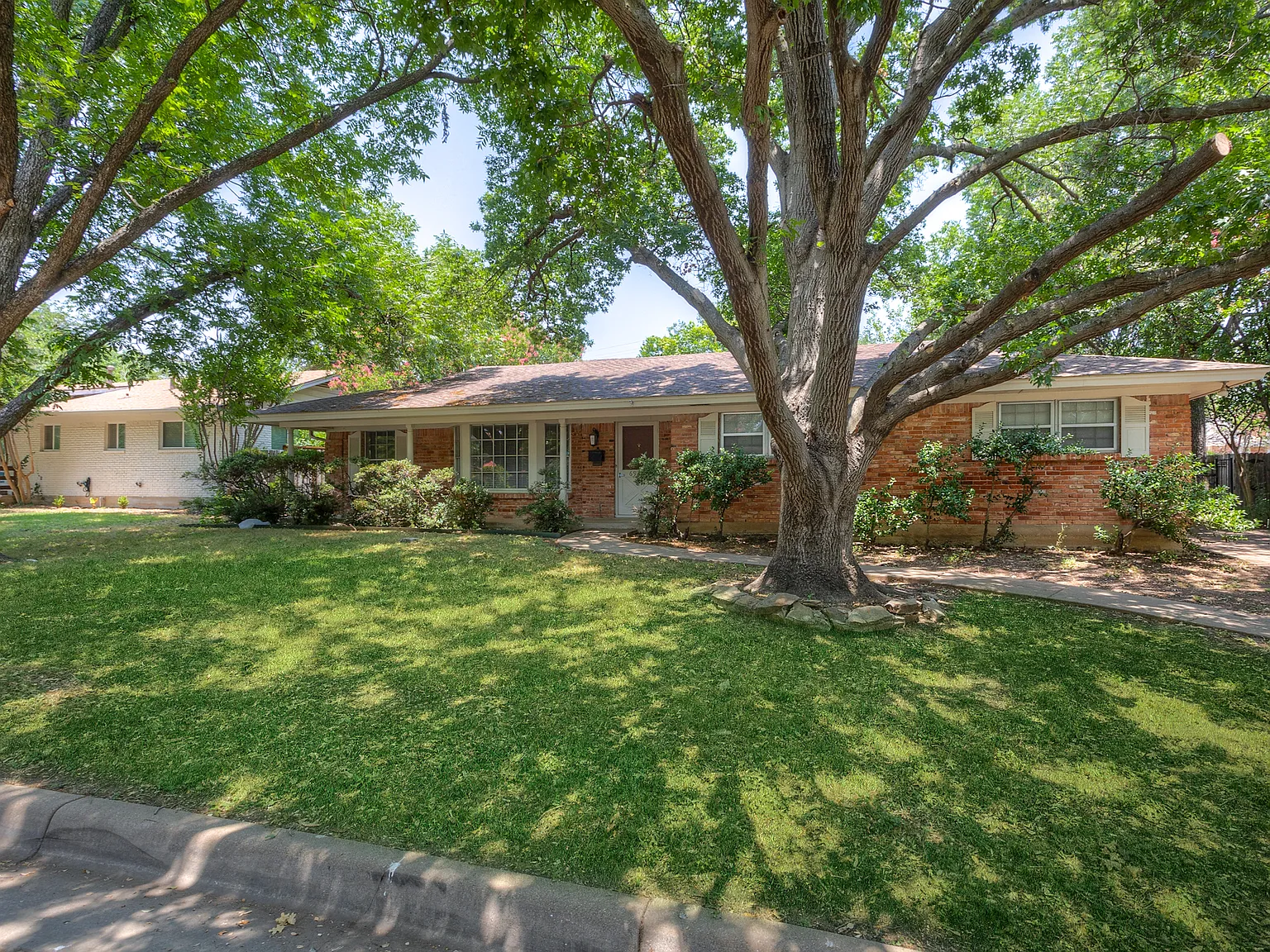 3 bed, 1794 sqft, $2,095 — Photo 3
