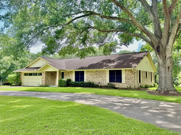 2710 Heather Glen St, Brenham, TX 77833
