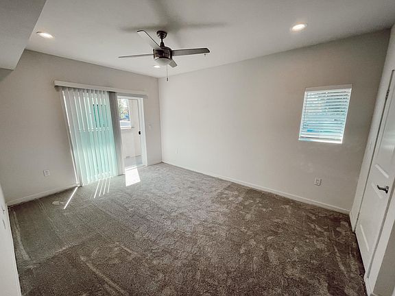 4th image of 6334 Woodman Ave #201