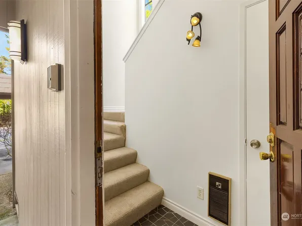 6469 Sand Point Way NE #B2, Seattle, WA 98115