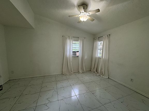 4th image of 2900 S Peninsula Dr #A