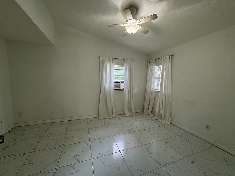 2900 S Peninsula Dr #A — Photo 4