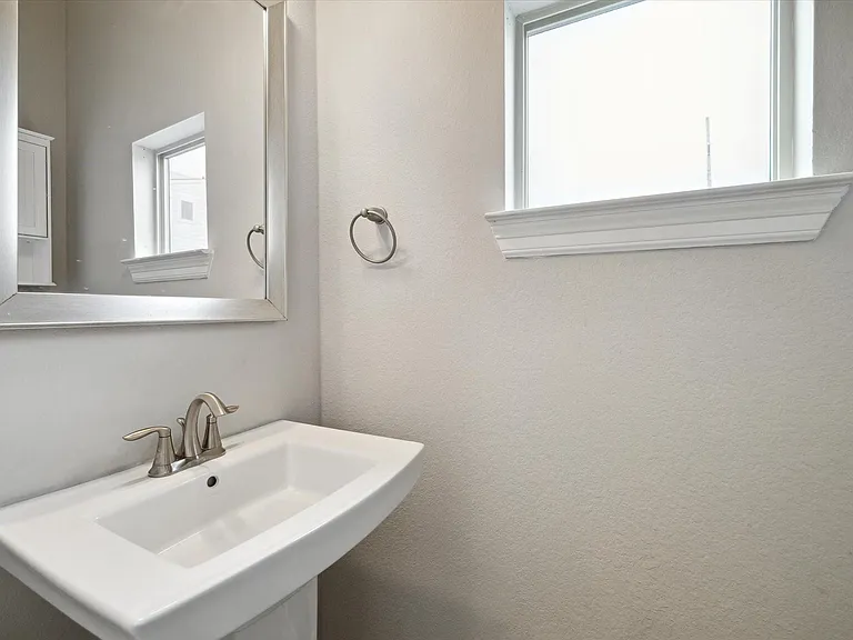430 N Live Oak St — Photo 12