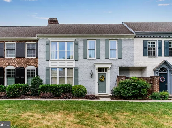 53 Devonshire Sq, Mechanicsburg, PA 17050