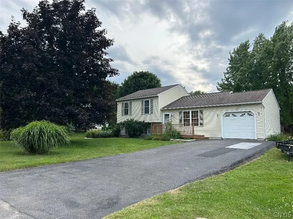 124 Pebblestone Dr, Chittenango, NY 13037
