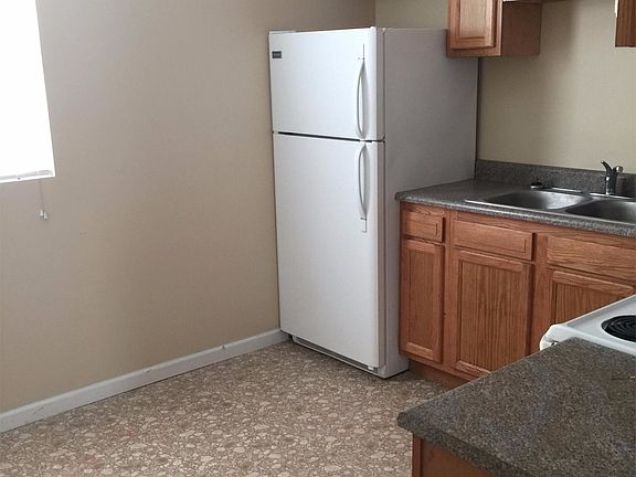 3rd image of 617 15th St APT 2