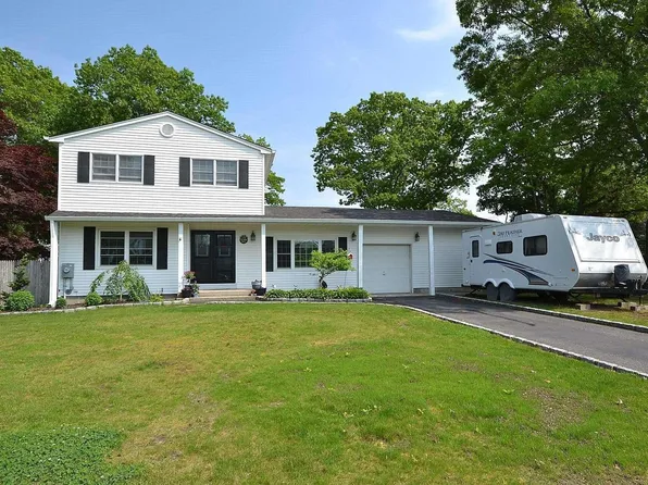 78 Westbridge Drive, Holbrook, NY 11741