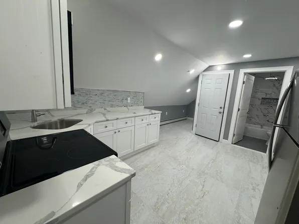 49 Grand View St #3, Providence, RI 02906
