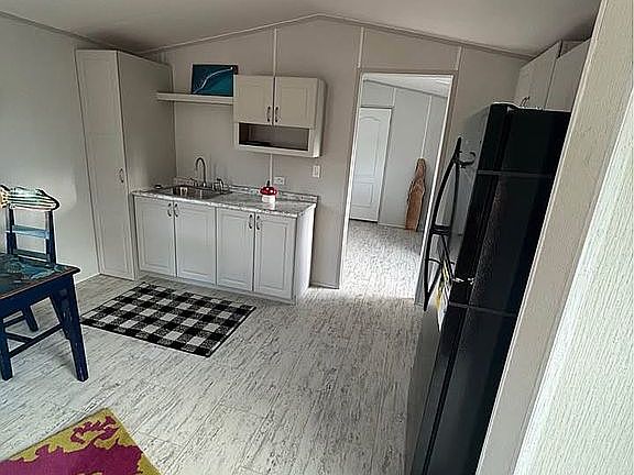 4th image of 2050 Country Club Rd #33