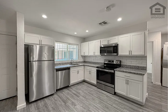 2 bed, 1.0 bath, 650 sqft, $999 — Photo 1