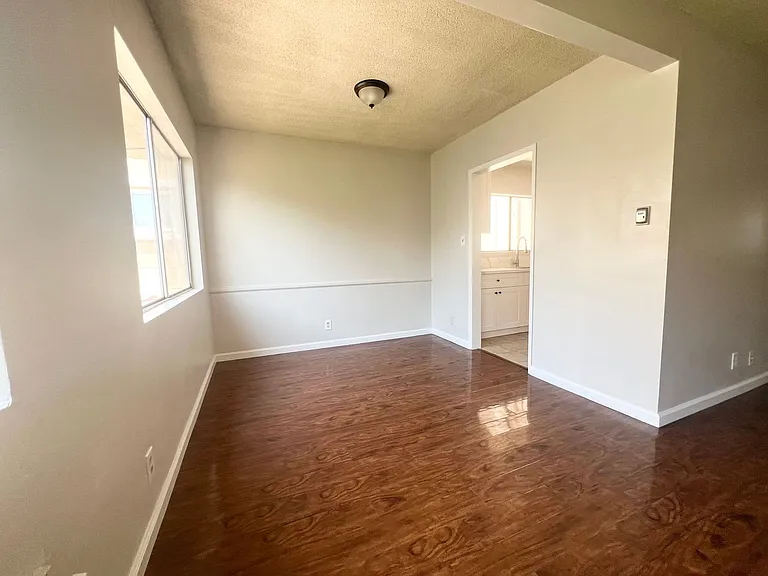 7238 - 7246 N Lotus Ave — Photo 6