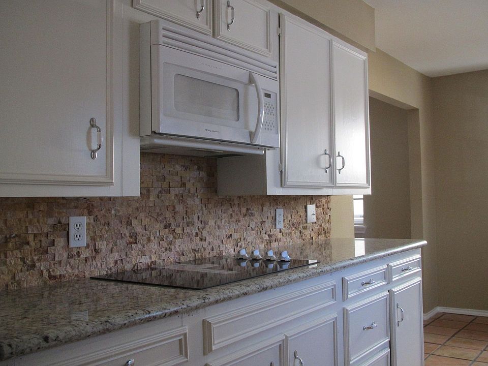 2nd image of 616 Kerria Ave