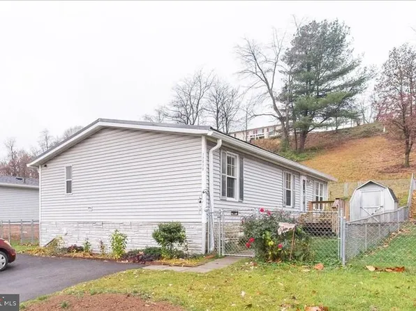 12020 Heather Dr, Hagerstown, MD 21740
