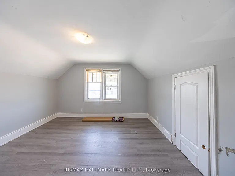 559 Ritson Rd S — Photo 19