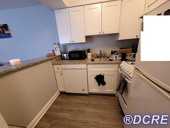 3rd image of 2827 N Cambridge Ave APT 506
