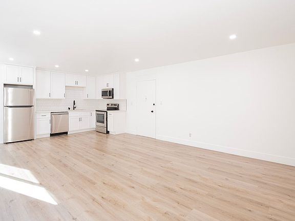4th image of 1626 N Fuller Ave #203
