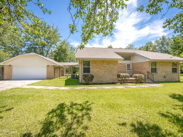 19 Davis Bayou Cres, Ocean Springs, MS 39564