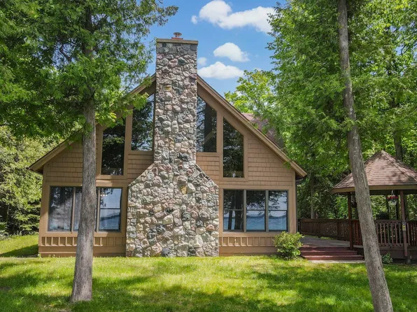 9328 Cherry Ave, Rapid City, MI 49676