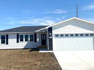 806 Sunridge Dr, Beatrice, NE 68310