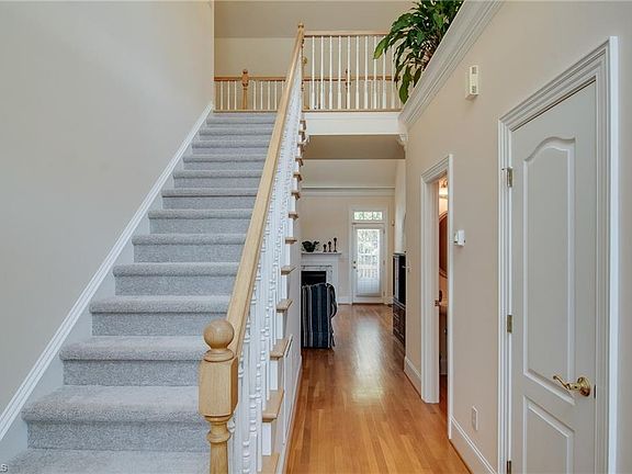 3rd image of 3701 Summit Lakes Dr